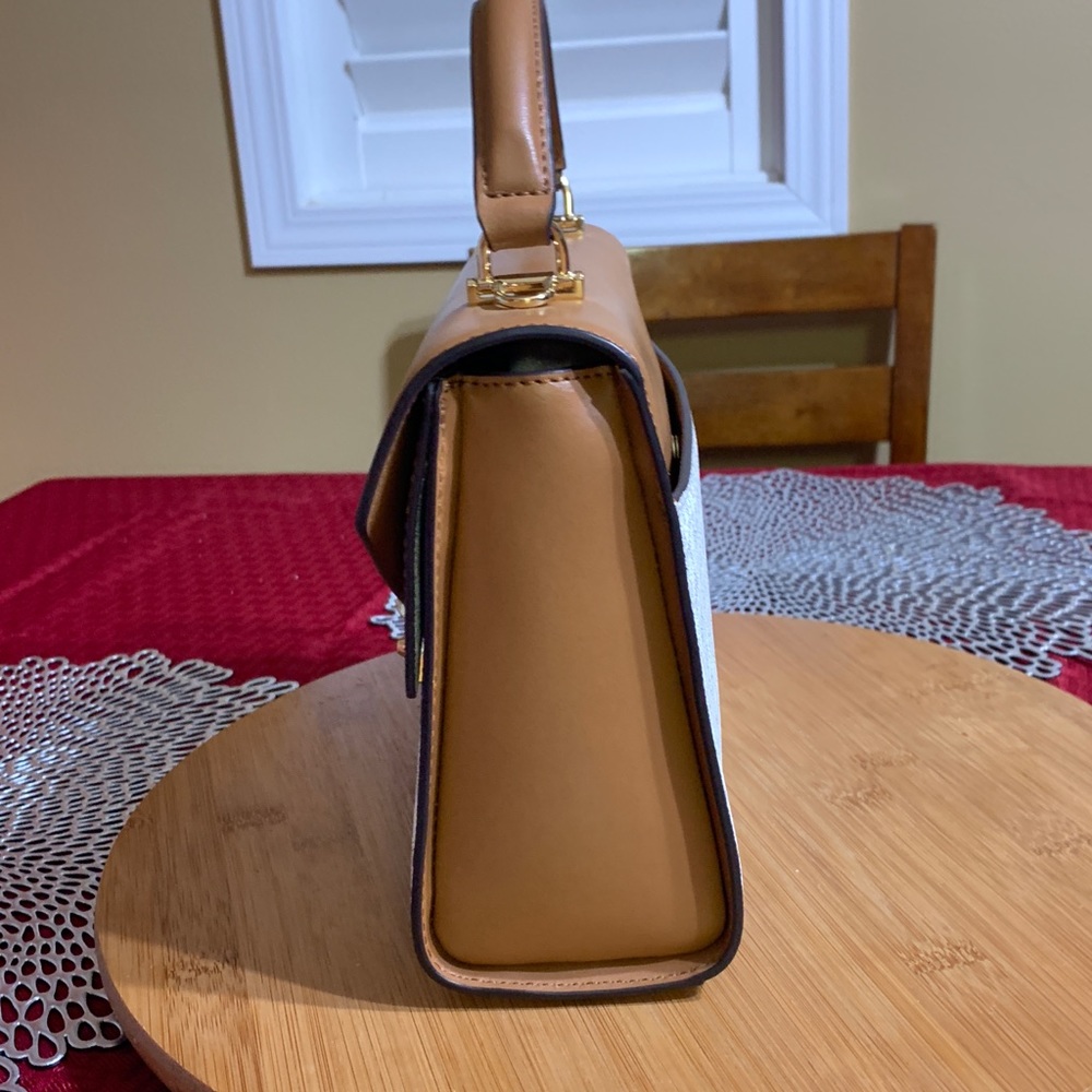 Michael Kors mini purse 👜 - Picture 2 of 7